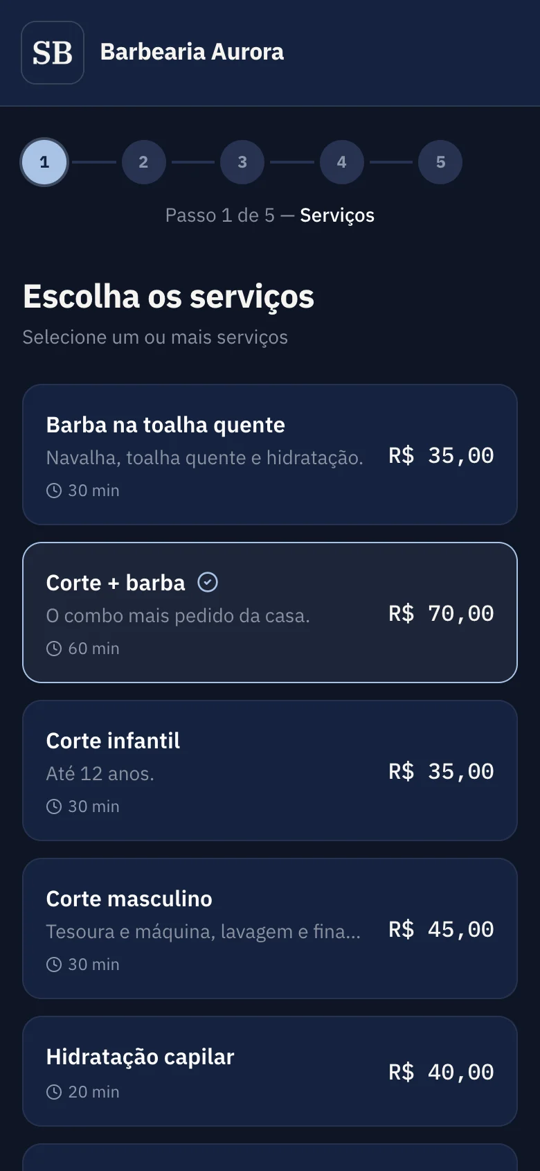 Cliente escolhendo o serviço no agendamento online