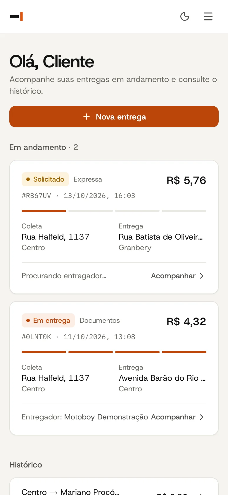 Empresa cliente acompanhando as entregas em andamento no celular